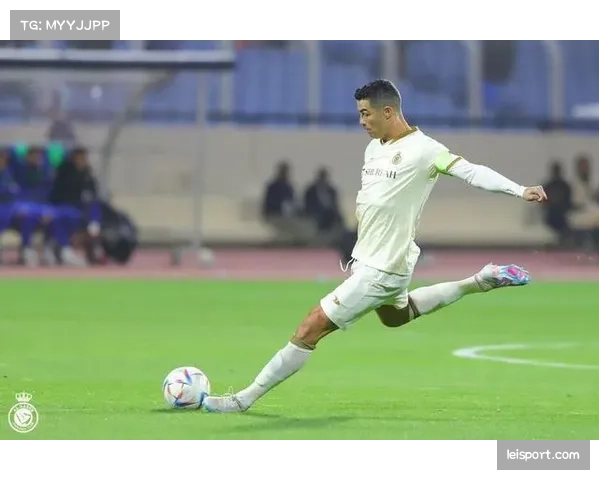 沙特联焦点战C罗劲敌球队被10人顽强逼平第88分钟丢球痛失三分