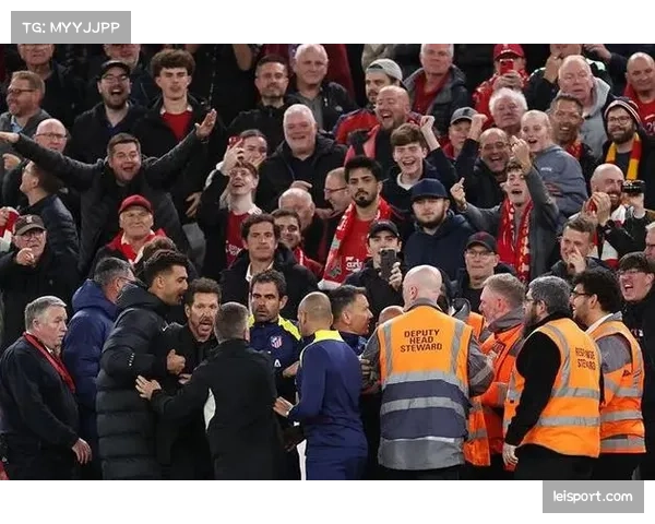 英超劲旅利物浦近期表现低迷，七场比赛仅胜一场，球迷失望离场